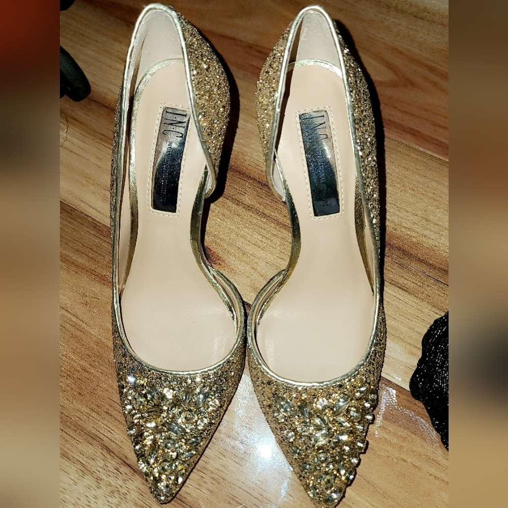 Gold glittery pumps size 5.5